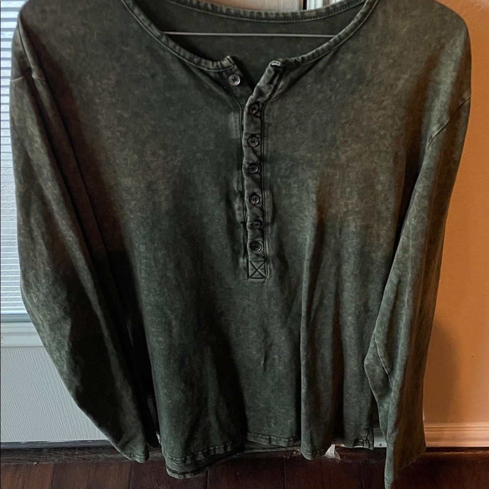 Green Long Sleeve Henley Shirt Men’s Medium